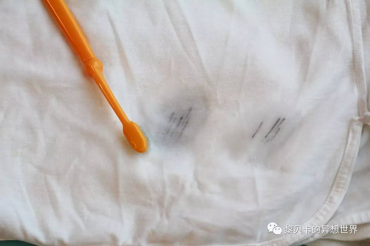 北京西装定做_发黄 蓝墨水 操作指南：在一盆干净的凉水中滴入3至5滴纯蓝墨水